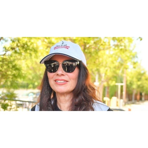 New Dolce & Gabbana Black Butterfly DG4437 501/87 Sunglasses Women - Picture 4 of 5